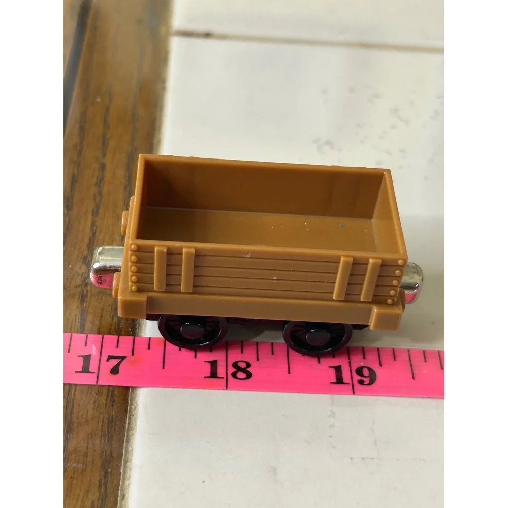 Thomas & Friends Take Along Troublesome Truck Tan Brown Diecast Magnetic Train